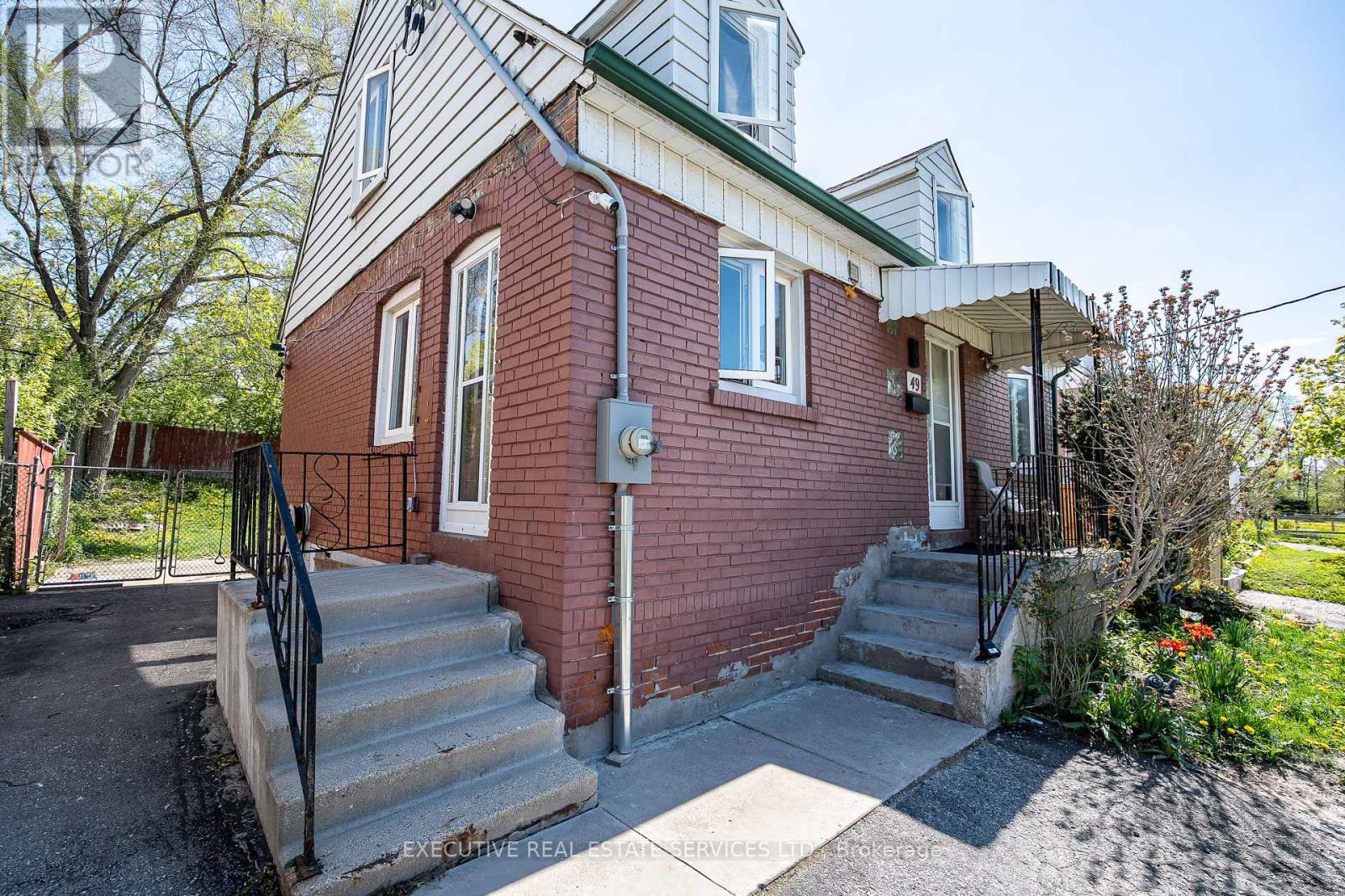 49 Trethewey Drive, Toronto (Beechborough-Greenbrook), Ontario  M6M 4B1 - Photo 6 - W12694004