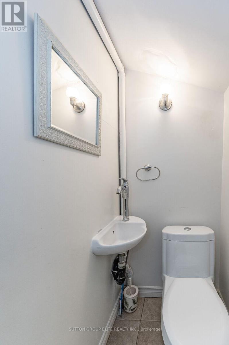 Upper - 23 Burnfield Avenue, Toronto (Dovercourt-Wallace Emerson-Junction), Ontario  M6G 1Y4 - Photo 18 - W12694016