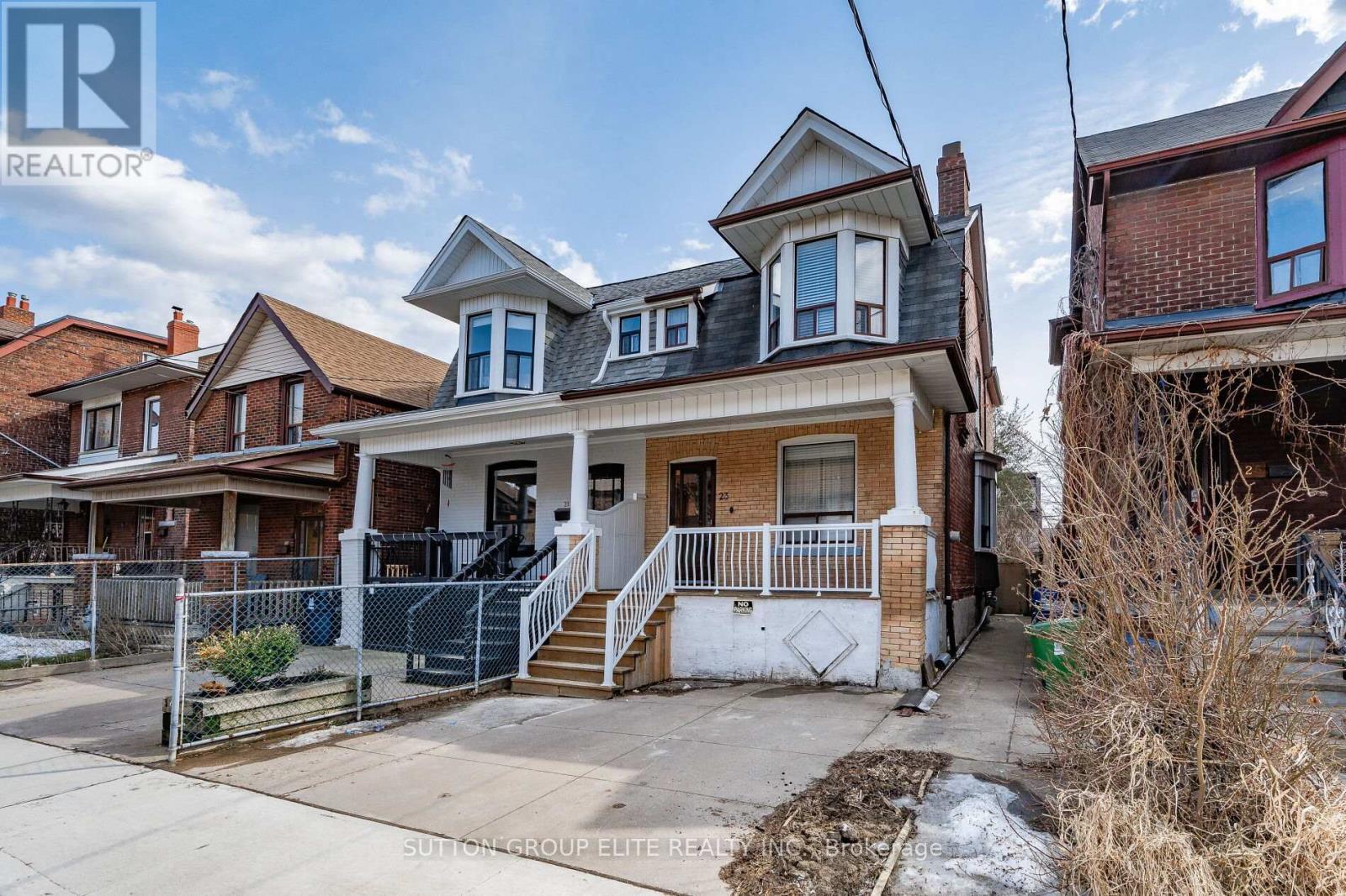 Upper - 23 Burnfield Avenue, Toronto (Dovercourt-Wallace Emerson-Junction), Ontario  M6G 1Y4 - Photo 2 - W12694016
