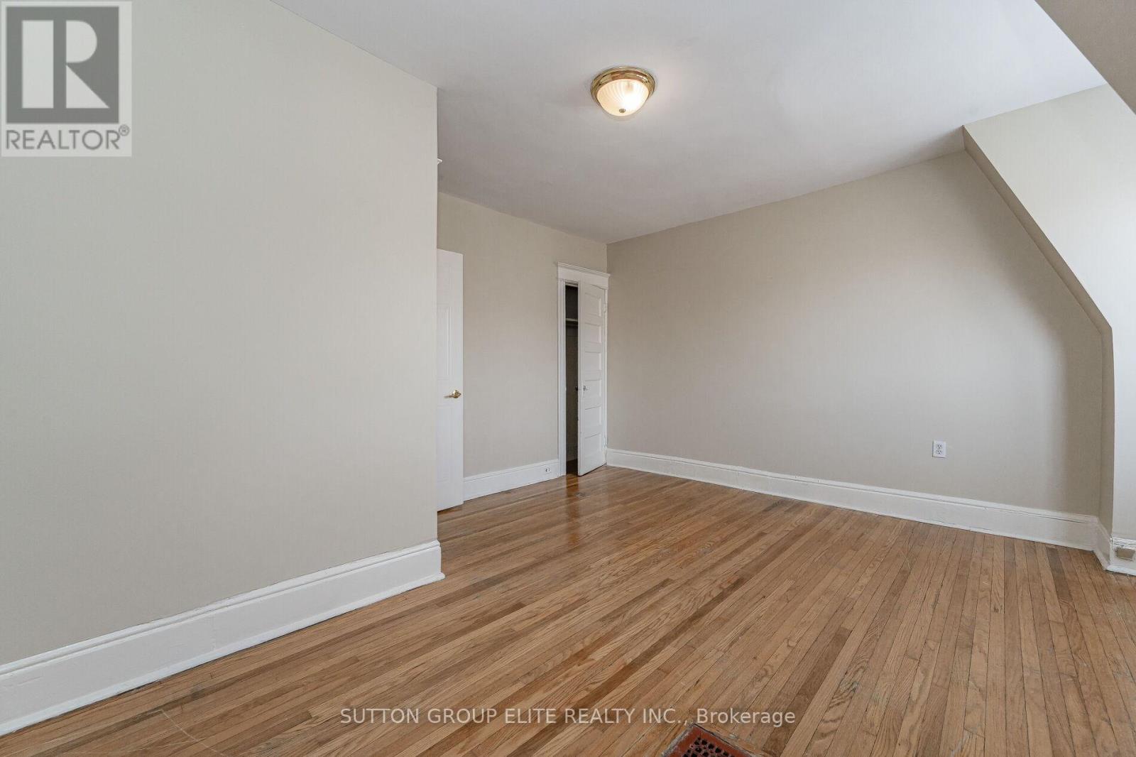 Upper - 23 Burnfield Avenue, Toronto (Dovercourt-Wallace Emerson-Junction), Ontario  M6G 1Y4 - Photo 21 - W12694016