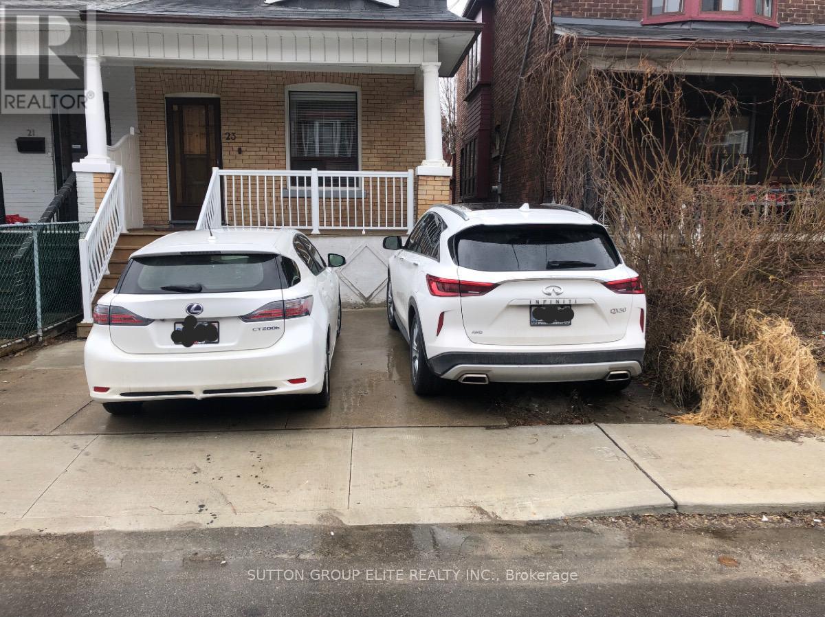 Upper - 23 Burnfield Avenue, Toronto (Dovercourt-Wallace Emerson-Junction), Ontario  M6G 1Y4 - Photo 29 - W12694016