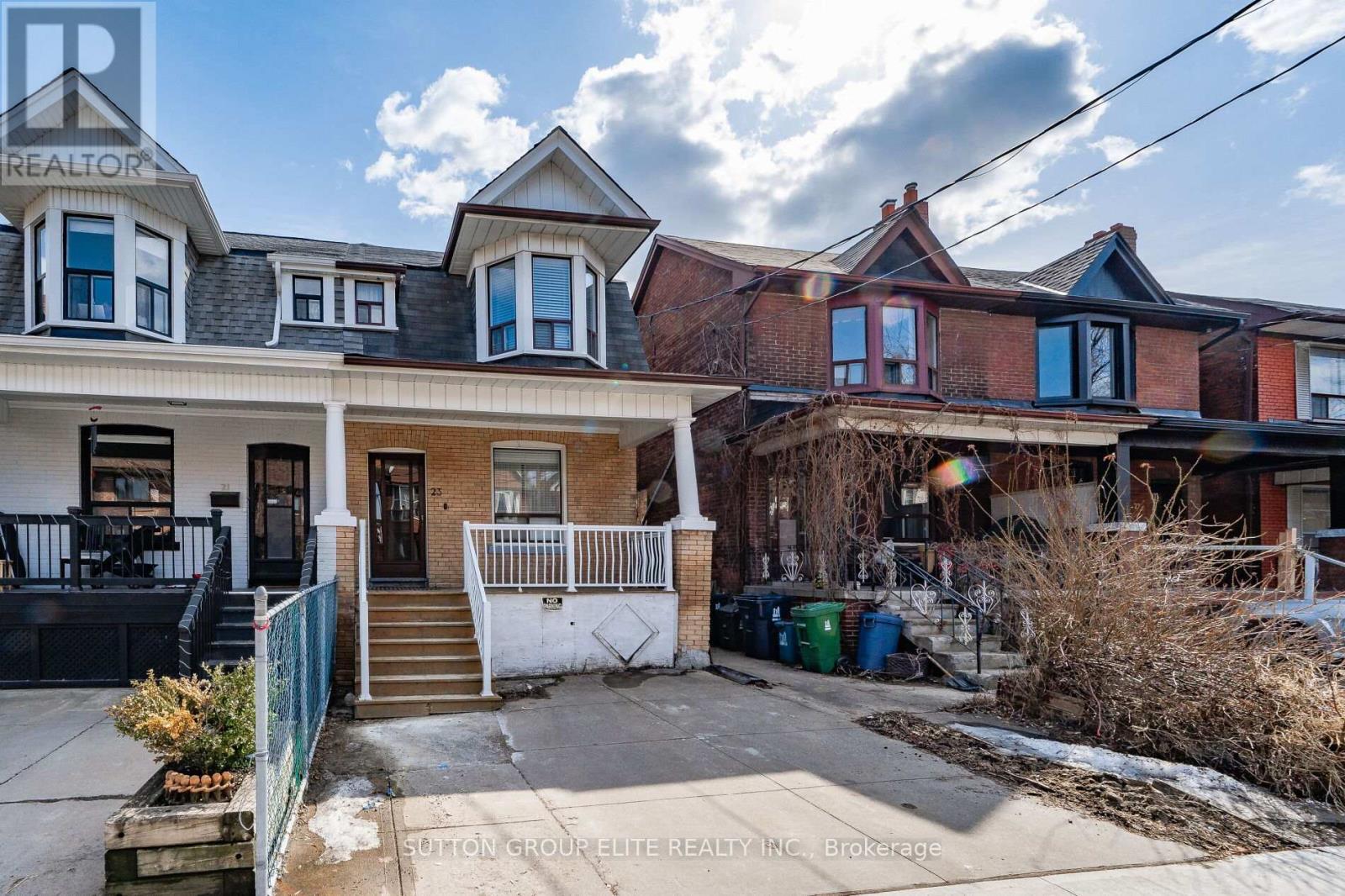 Upper - 23 Burnfield Avenue, Toronto (Dovercourt-Wallace Emerson-Junction), Ontario  M6G 1Y4 - Photo 3 - W12694016