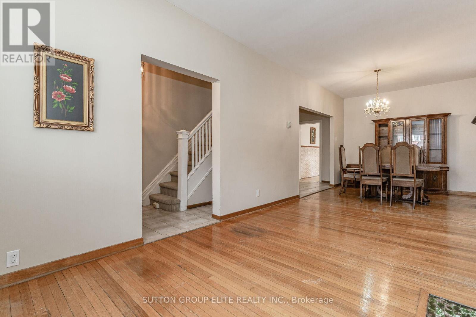 Upper - 23 Burnfield Avenue, Toronto (Dovercourt-Wallace Emerson-Junction), Ontario  M6G 1Y4 - Photo 9 - W12694016