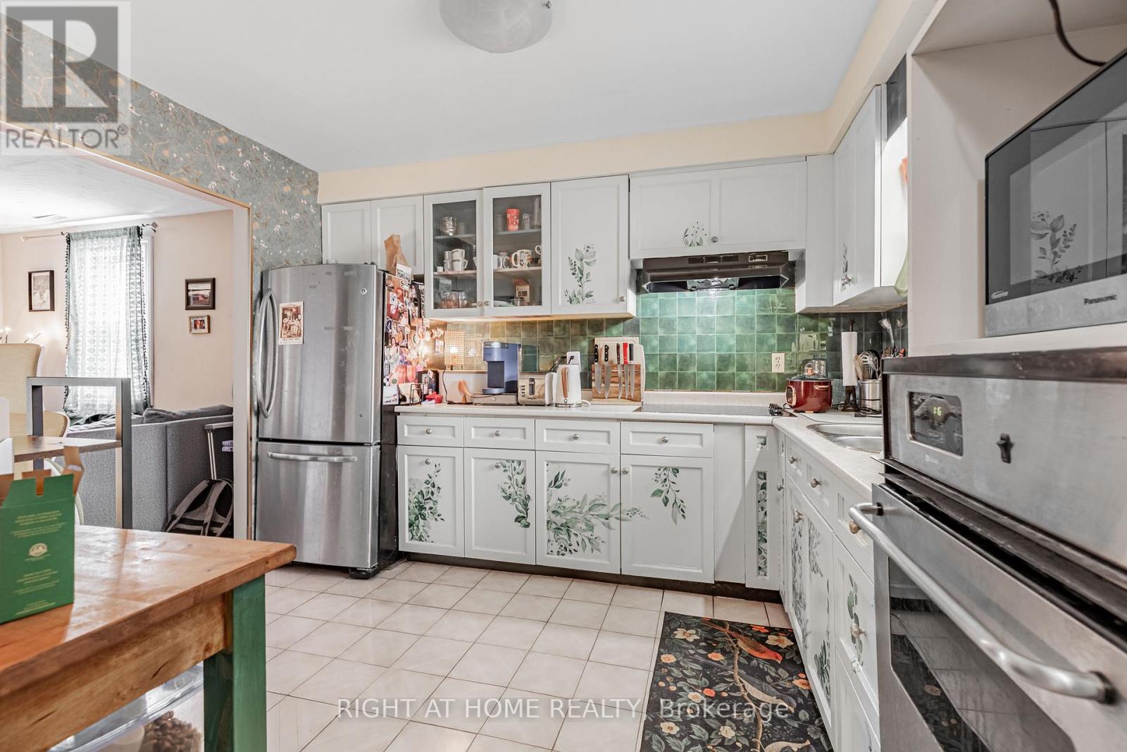 333 Bain Avenue, Toronto, Ontario  M4J 1B9 - Photo 8 - E12574050