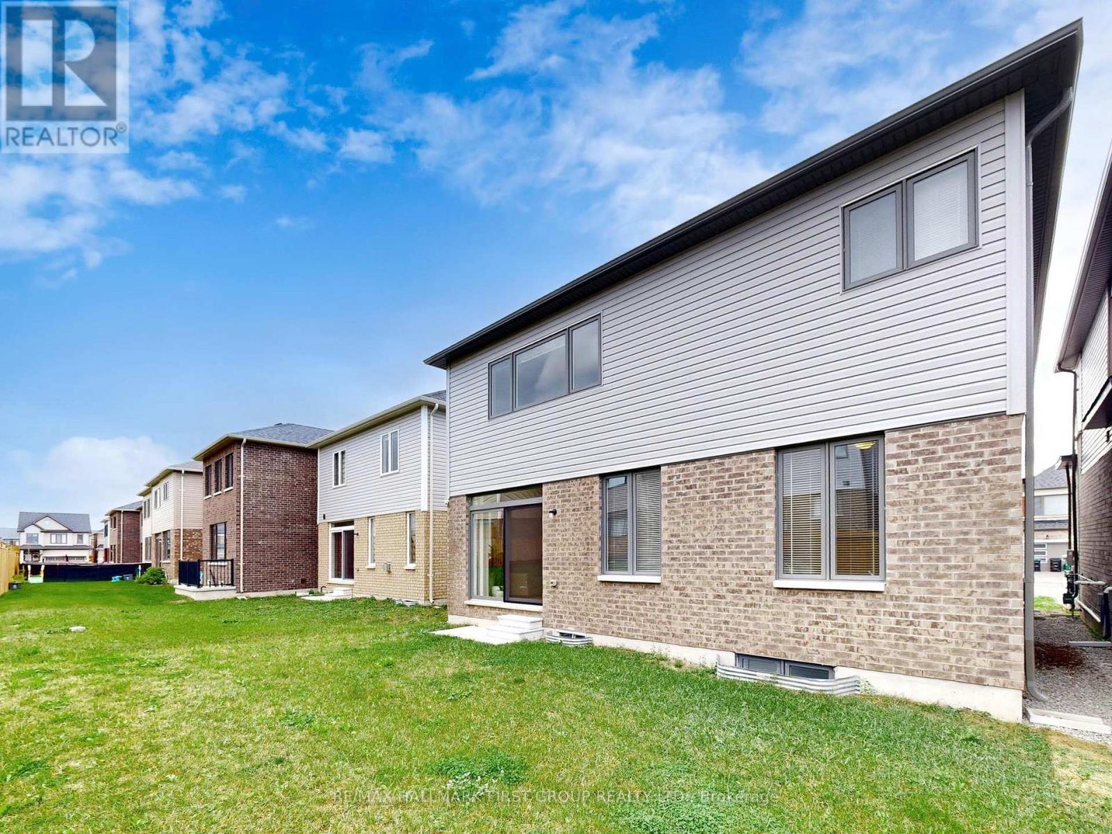 18 Ludlow Drive, Barrie, Ontario  L9J 0L8 - Photo 45 - S12694032