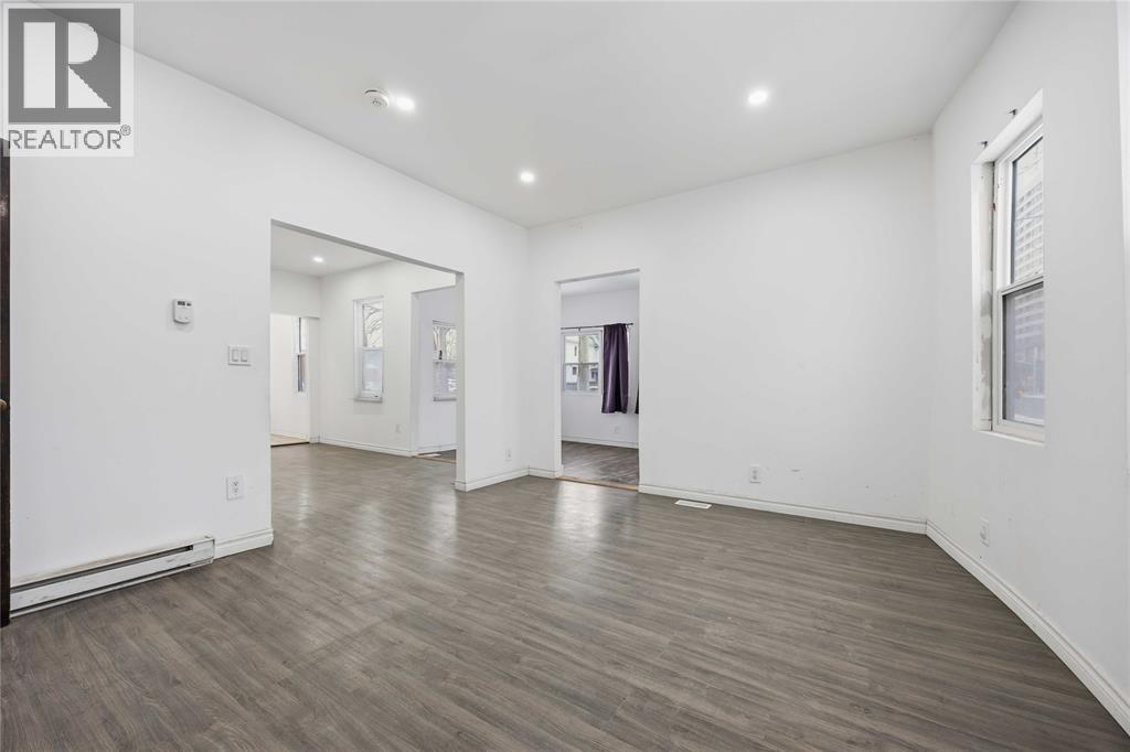 211 George Street, Sarnia, Ontario  N7T 4N8 - Photo 5 - 26001035