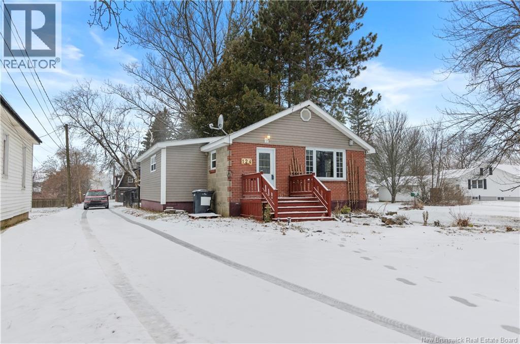 124 Riverside Drive, Fredericton, New Brunswick E3A 3Y1 - Photo 2 - NB131999