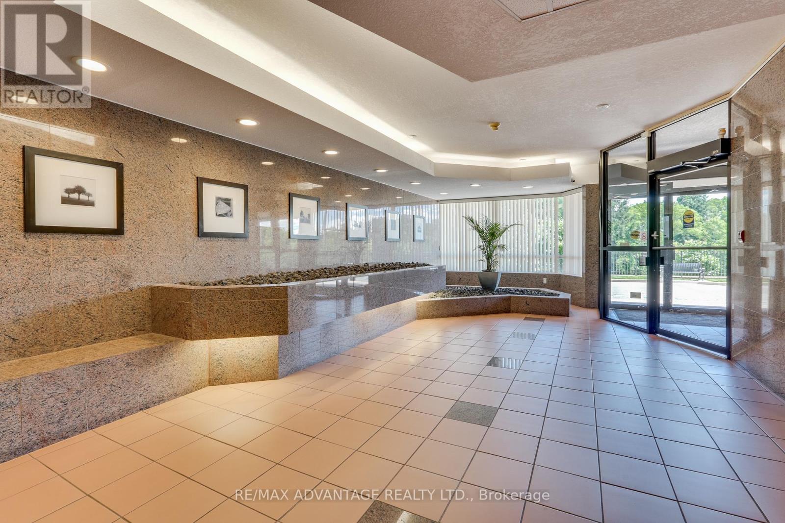 105 - 521 Riverside Drive, London North, Ontario  N6H 5E2 - Photo 3 - X12694094