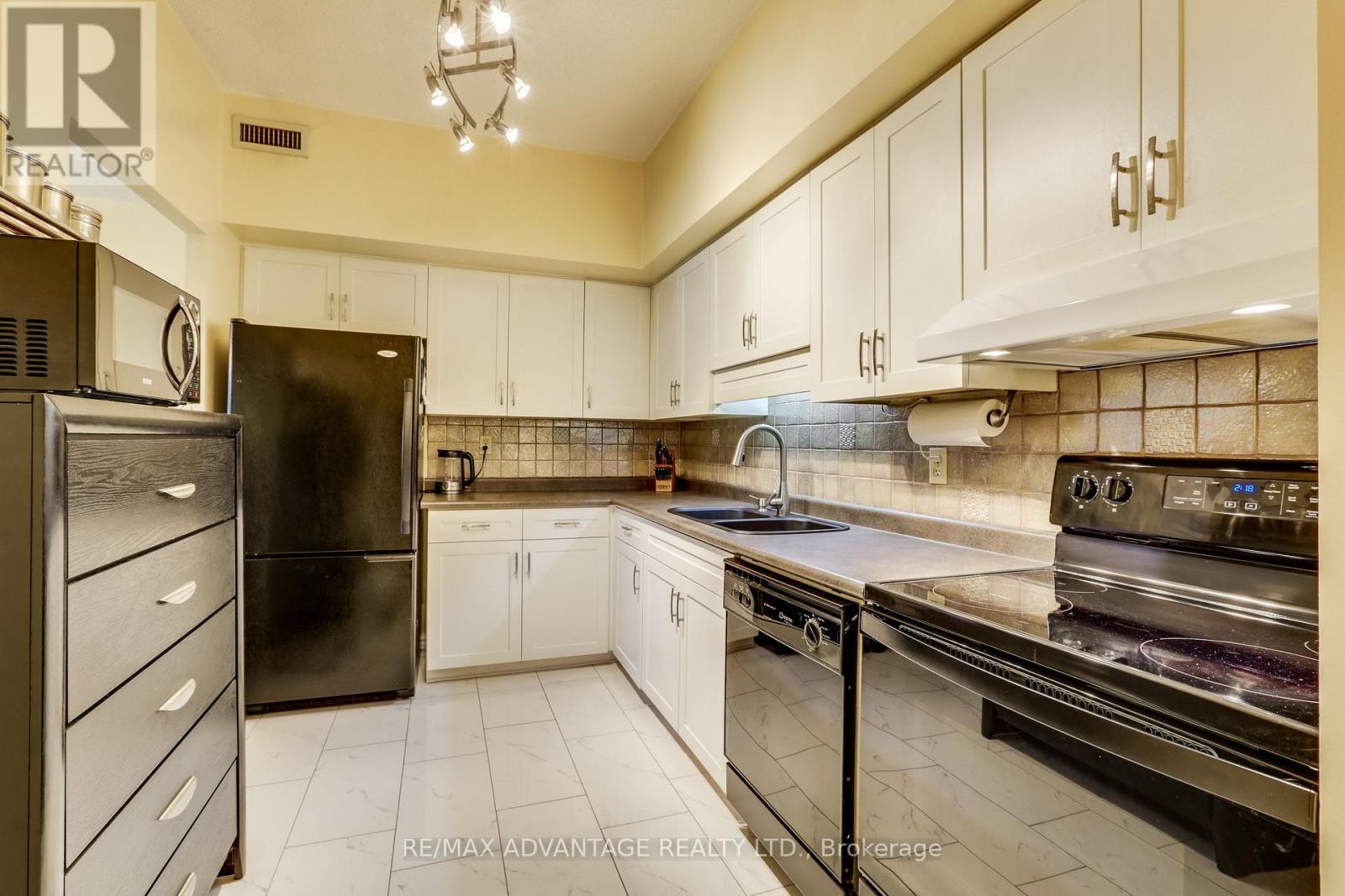 105 - 521 Riverside Drive, London North, Ontario  N6H 5E2 - Photo 6 - X12694094