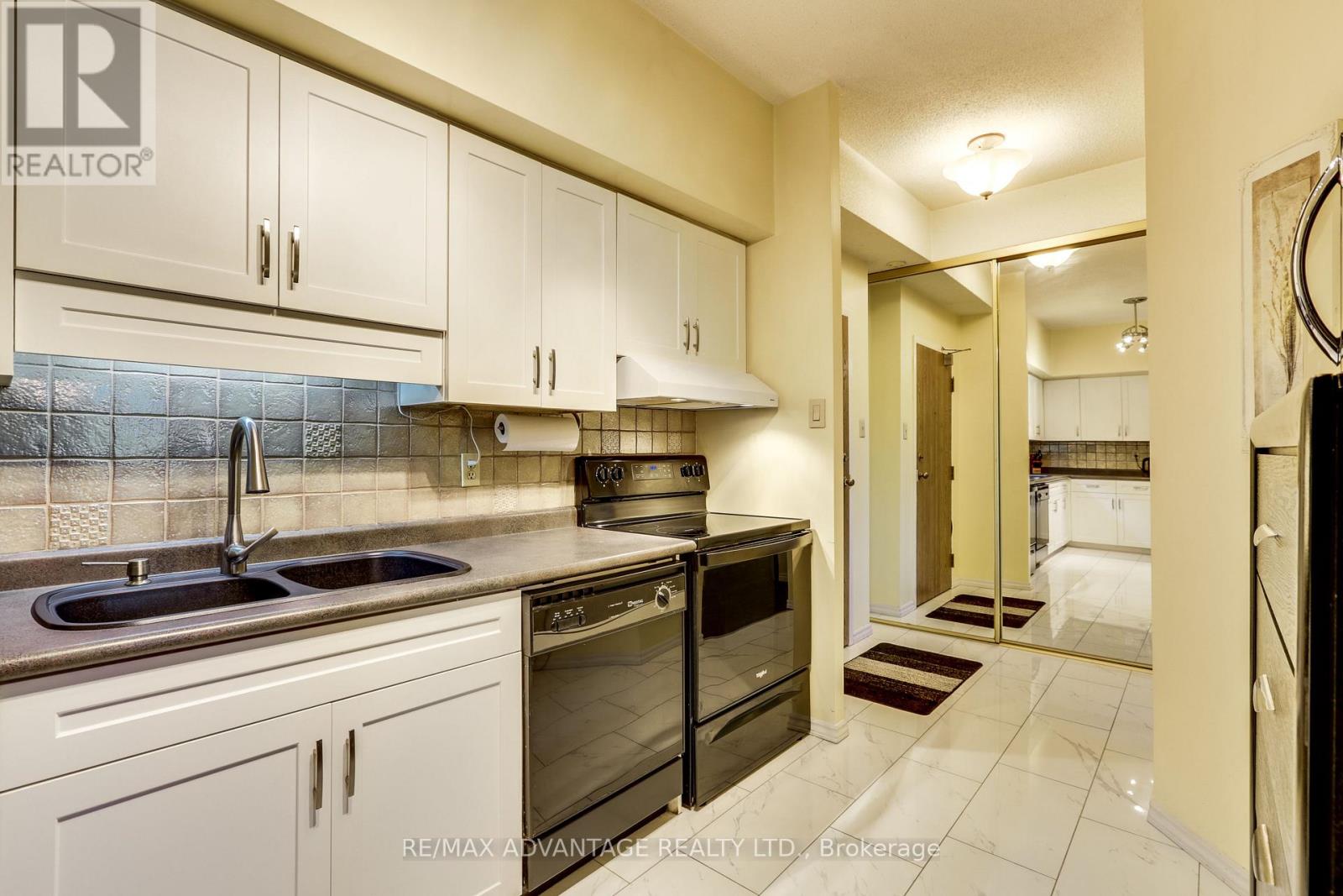 105 - 521 Riverside Drive, London North, Ontario  N6H 5E2 - Photo 8 - X12694094