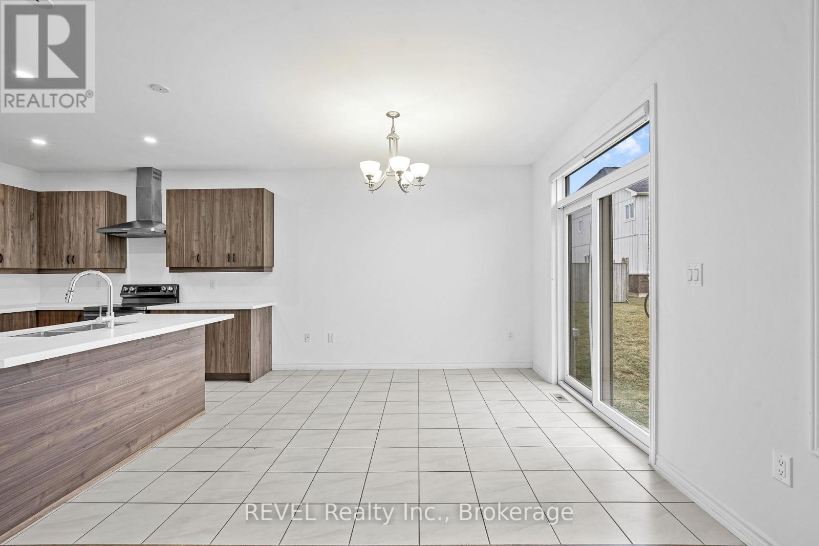 1214 Green Acres Drive, Fort Erie (Crescent Park), Ontario  L2A 5P2 - Photo 19 - X12694050