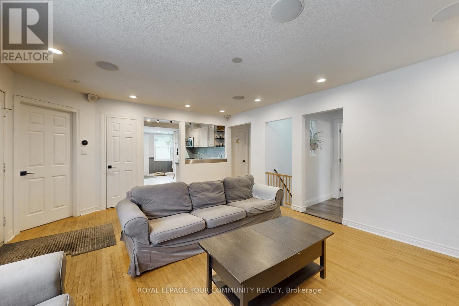 8 Victor Drive, Whitchurch-Stouffville, Ontario  L4A 3G5 - Photo 12 - N12694100