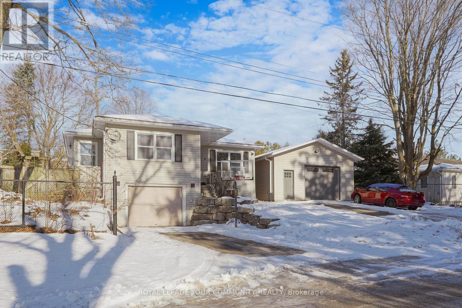 8 Victor Drive, Whitchurch-Stouffville, Ontario  L4A 3G5 - Photo 2 - N12694100