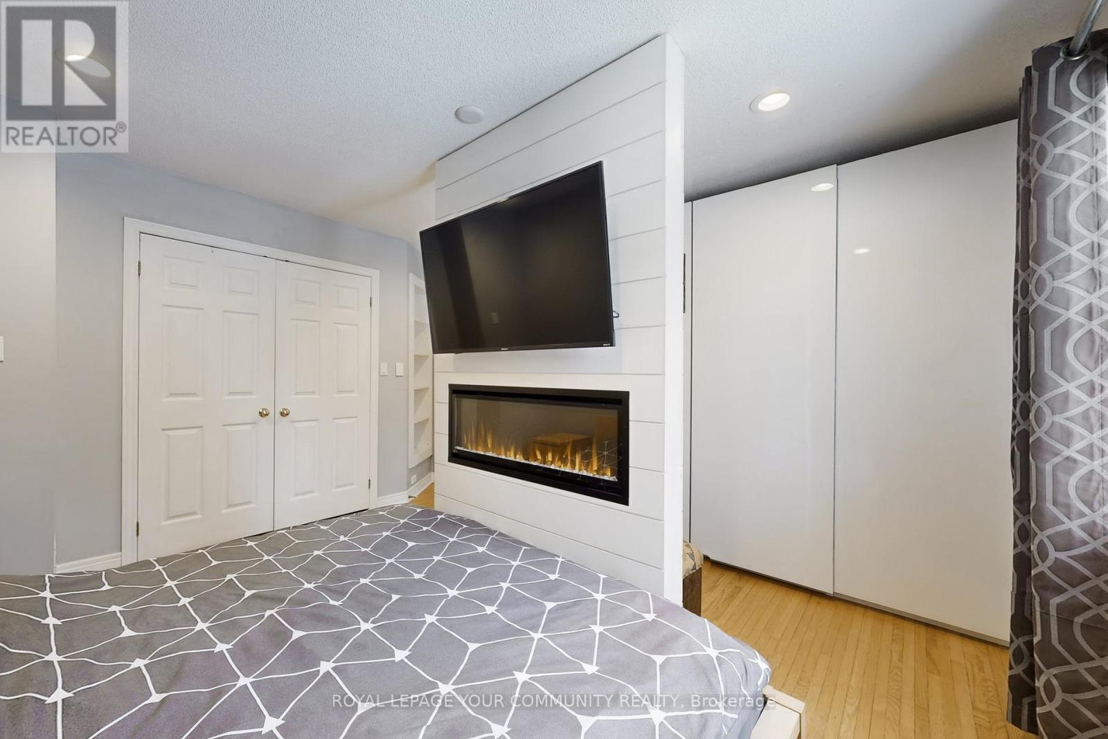 8 Victor Drive, Whitchurch-Stouffville, Ontario  L4A 3G5 - Photo 20 - N12694100