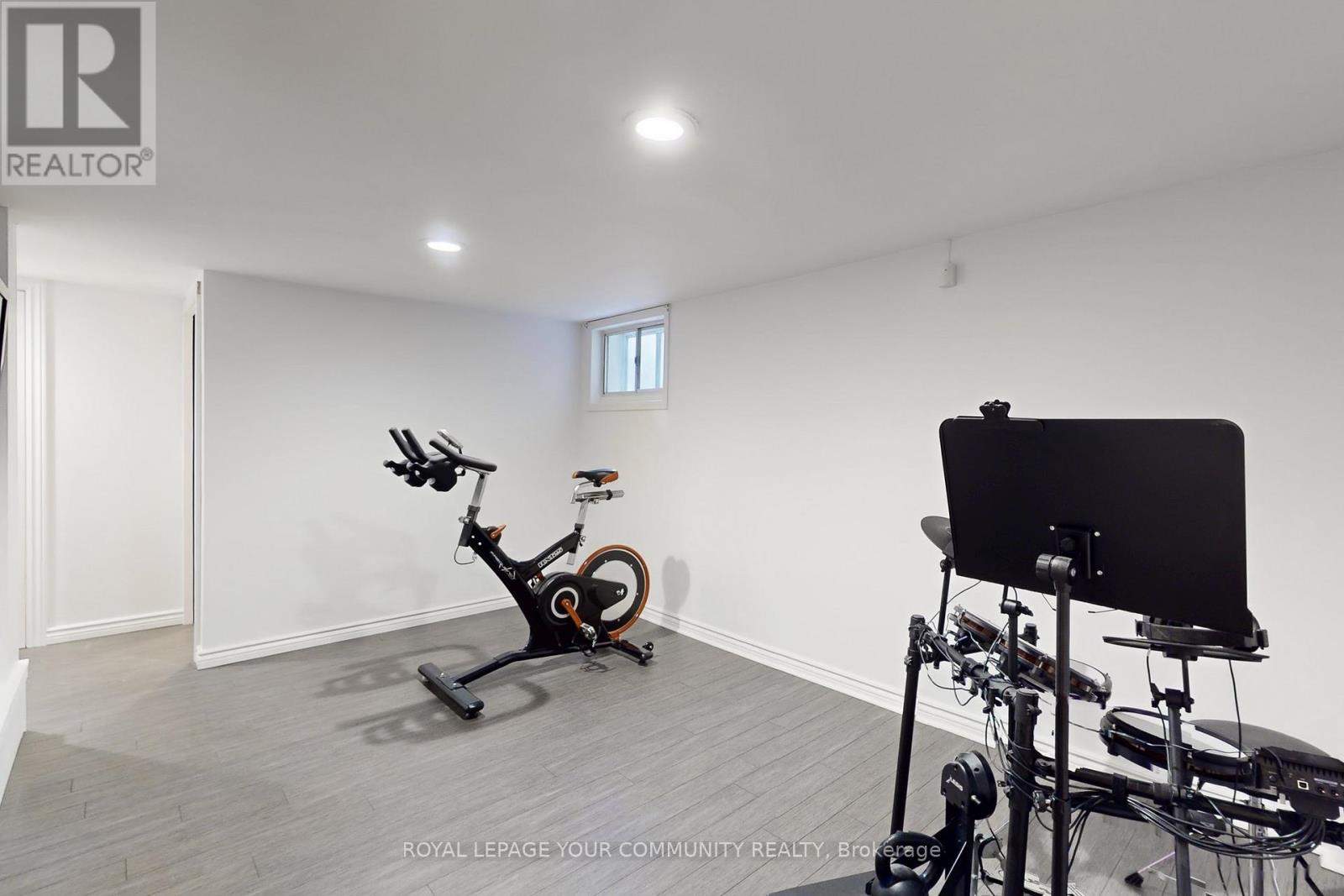 8 Victor Drive, Whitchurch-Stouffville, Ontario  L4A 3G5 - Photo 27 - N12694100