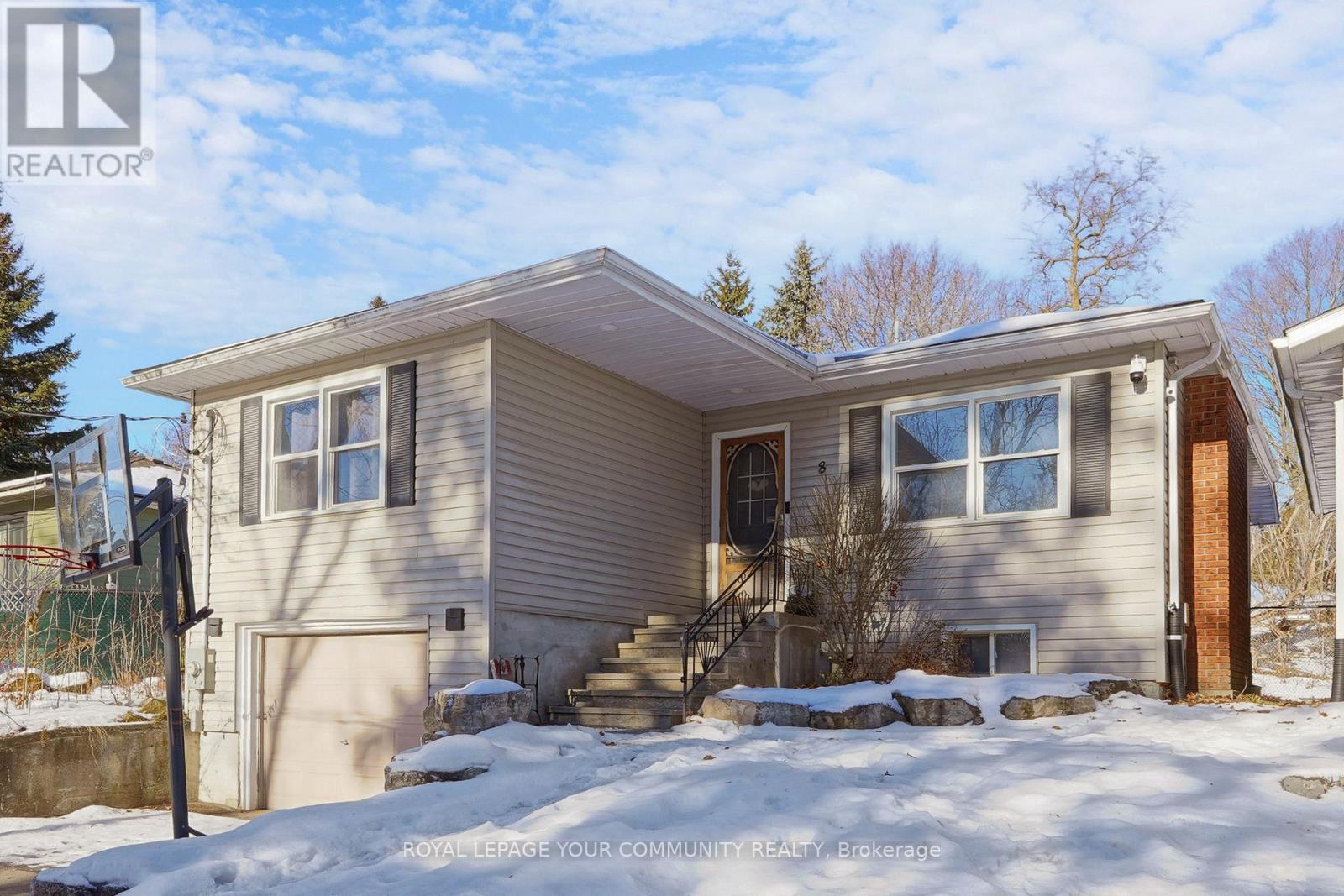 8 Victor Drive, Whitchurch-Stouffville, Ontario  L4A 3G5 - Photo 3 - N12694100