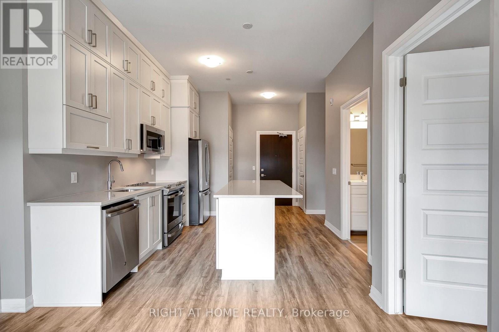 603 - 102 Grovewood Common, Oakville, Ontario  L6H 0X2 - Photo 12 - W12694106