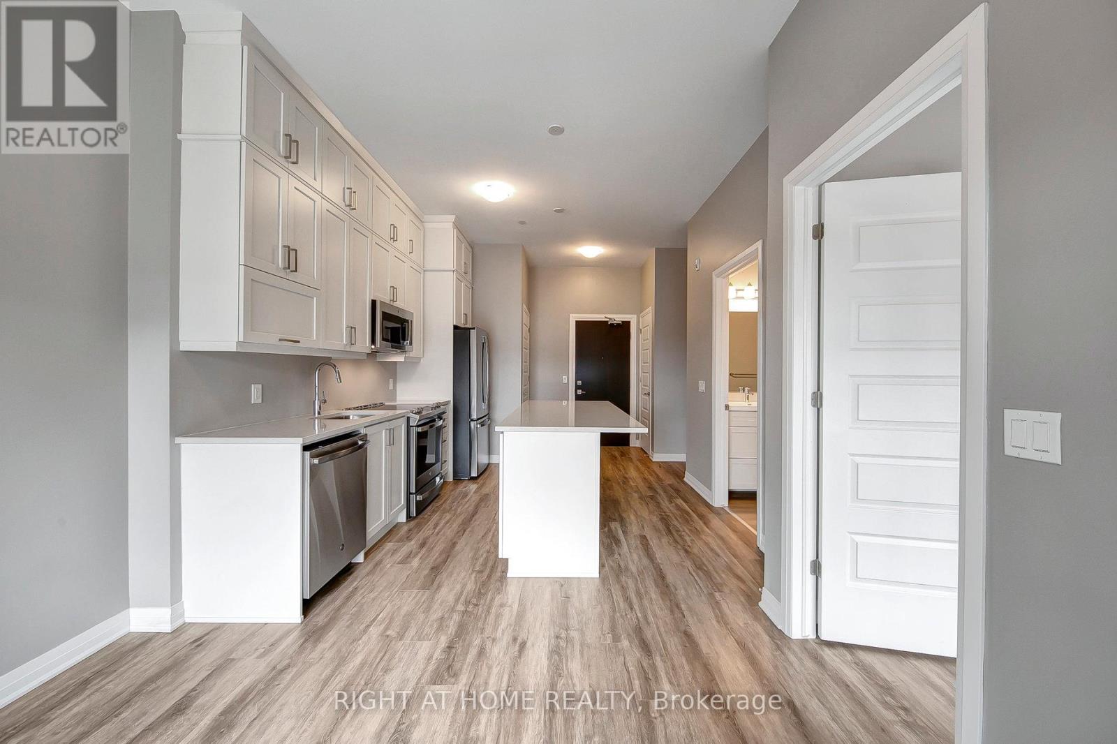 603 - 102 Grovewood Common, Oakville, Ontario  L6H 0X2 - Photo 13 - W12694106