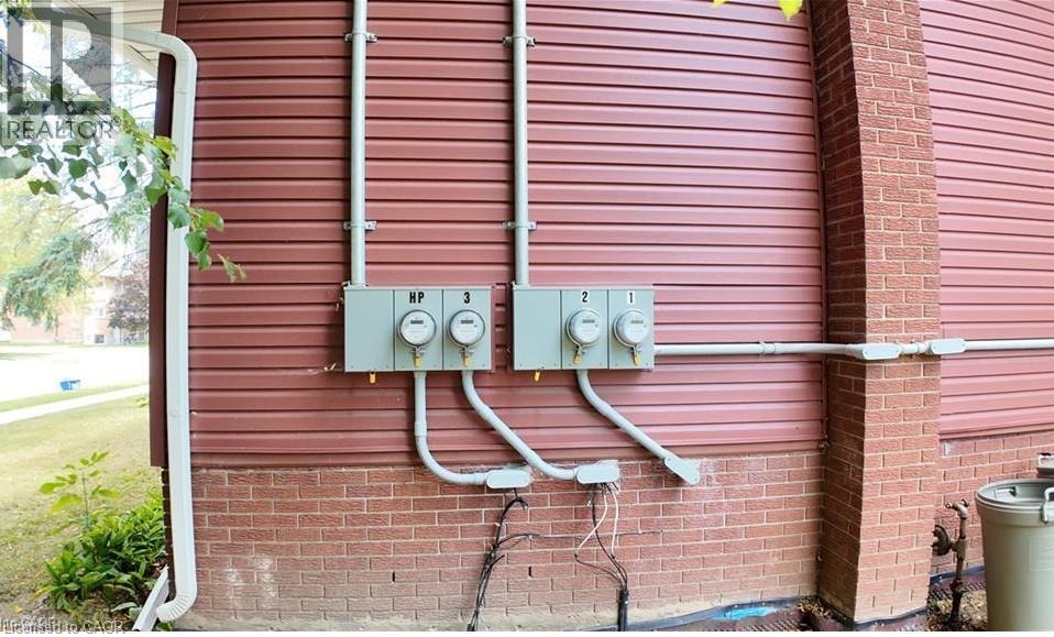 379 Holly Street, Waterloo, Ontario  N2L 4G5 - Photo 2 - 40797898