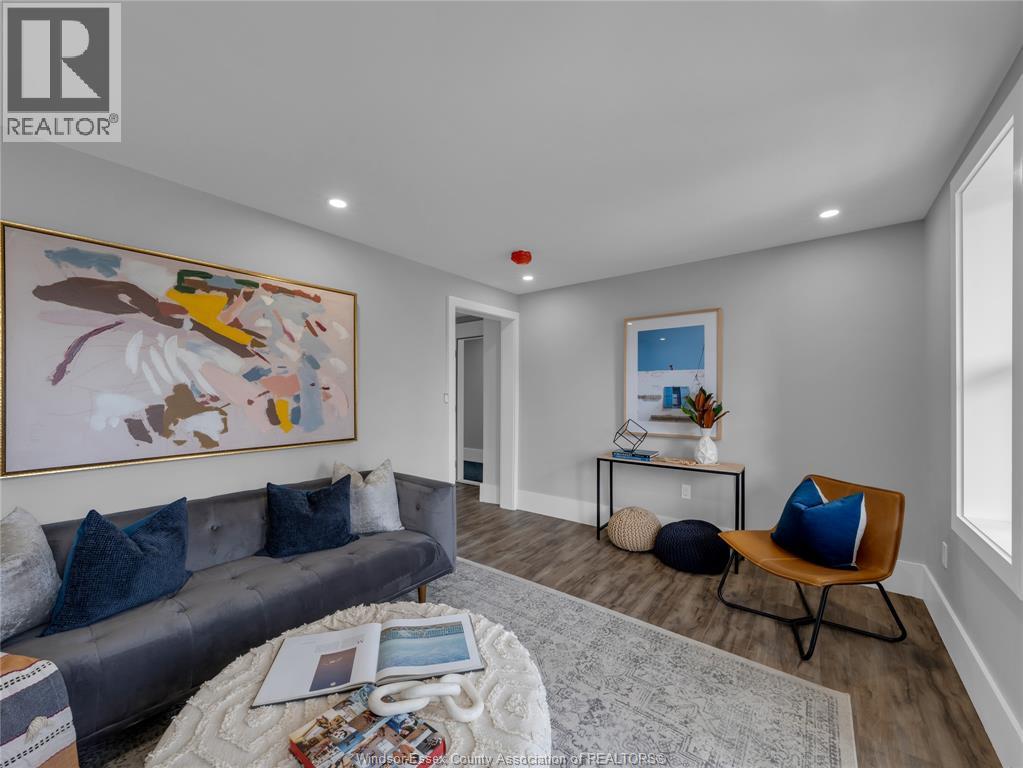 MLS# 26001038: 1766 University AVENUE West Unit# 10, Windsor, Canada