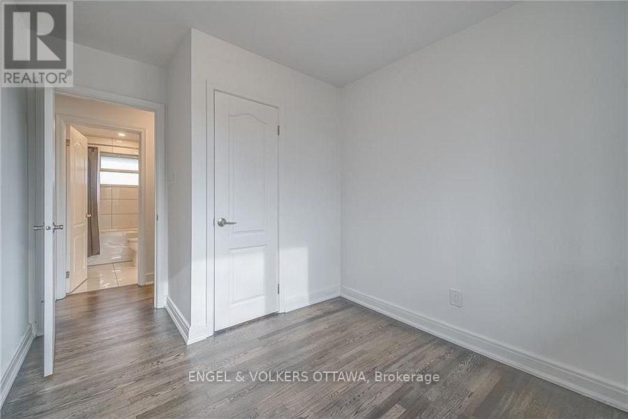 41 Fieldrow Street, Ottawa, Ontario  K2G 2Y6 - Photo 15 - X12614554