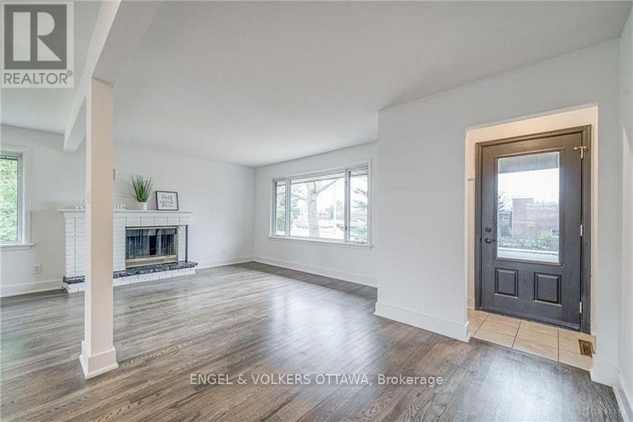 41 Fieldrow Street, Ottawa, Ontario  K2G 2Y6 - Photo 5 - X12614554