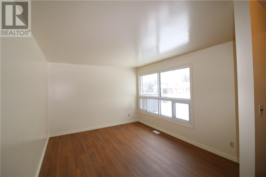 1548 Briar Avenue, Greater Sudbury, Ontario  P3A 4J1 - Photo 4 - 2126077