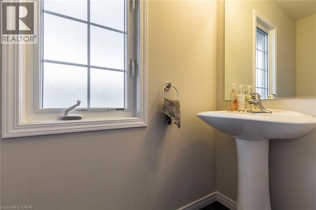 26 Meadowridge Street, Kitchener, Ontario  N2P 0E2 - Photo 3 - 40798418