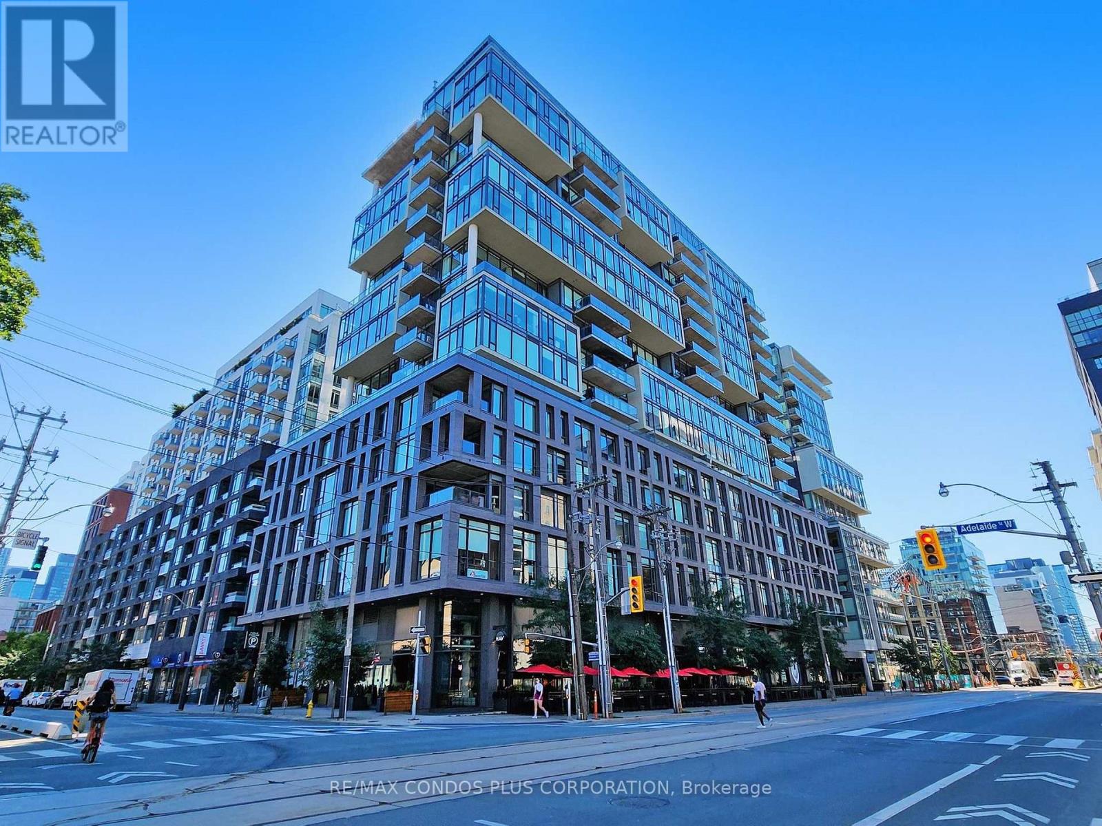705 - 111 Bathurst Street, Toronto, Ontario  M5V 0M9 - Photo 2 - C12694142