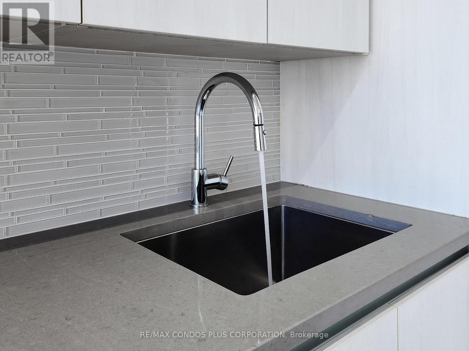 705 - 111 Bathurst Street, Toronto, Ontario  M5V 0M9 - Photo 23 - C12694142