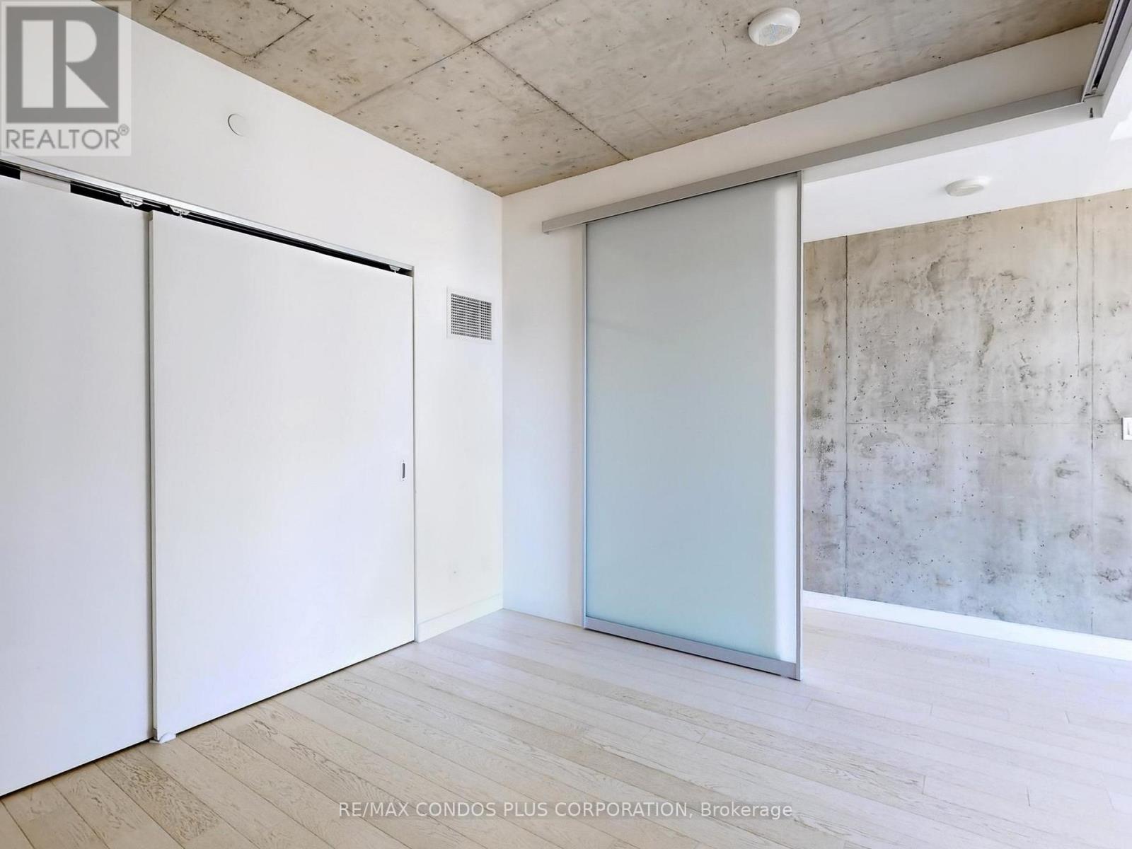 705 - 111 Bathurst Street, Toronto, Ontario  M5V 0M9 - Photo 30 - C12694142