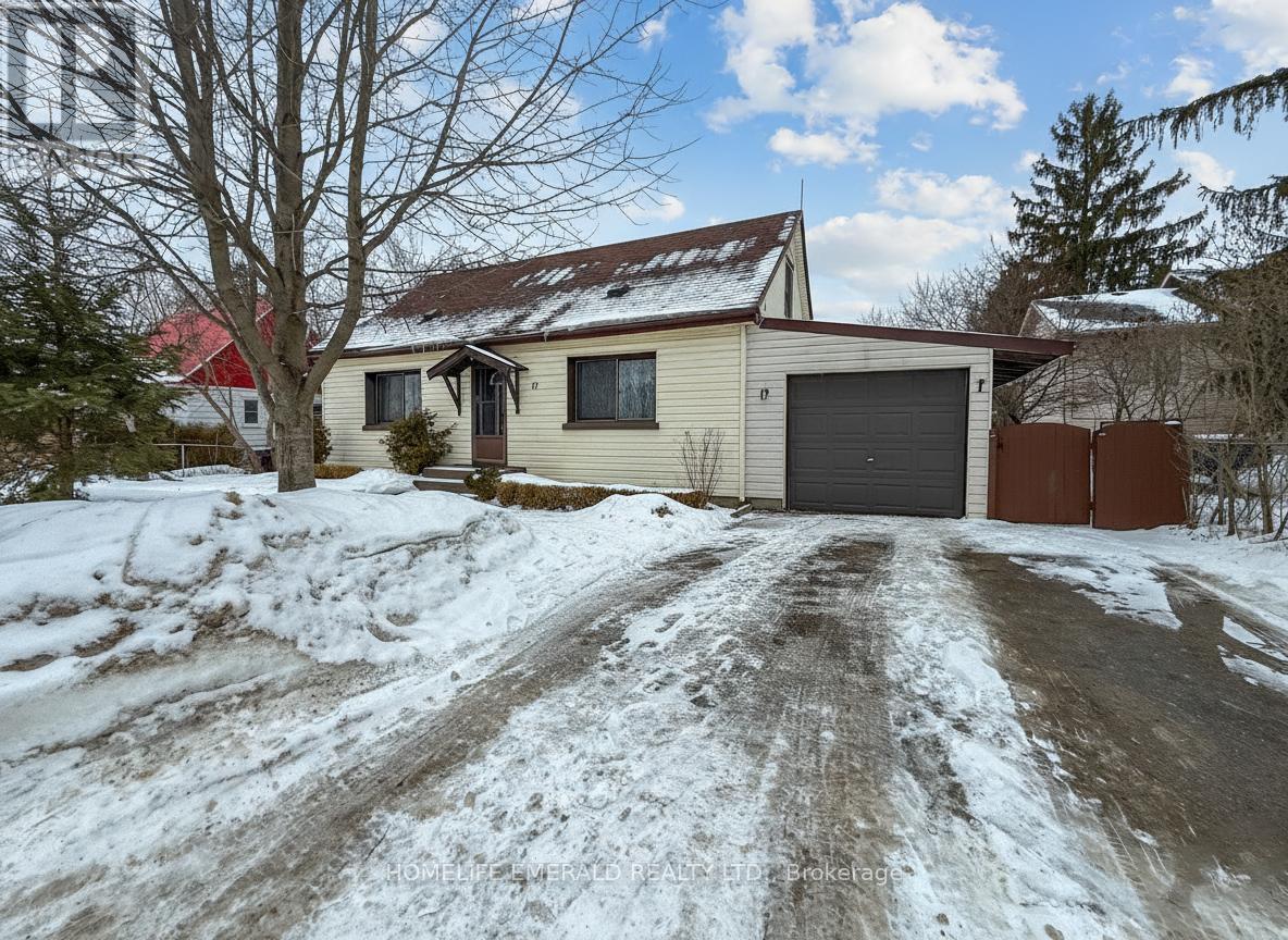 11 CENTRE STREET, Essa, Ontario