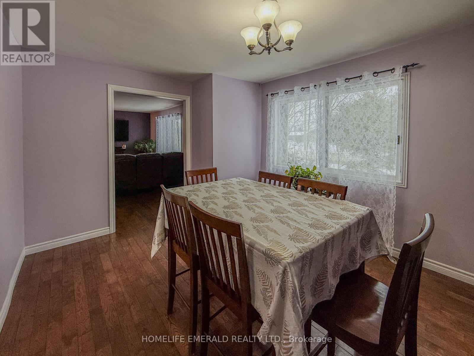 11 Centre Street, Essa, Ontario  L0M 1B0 - Photo 12 - N12694202