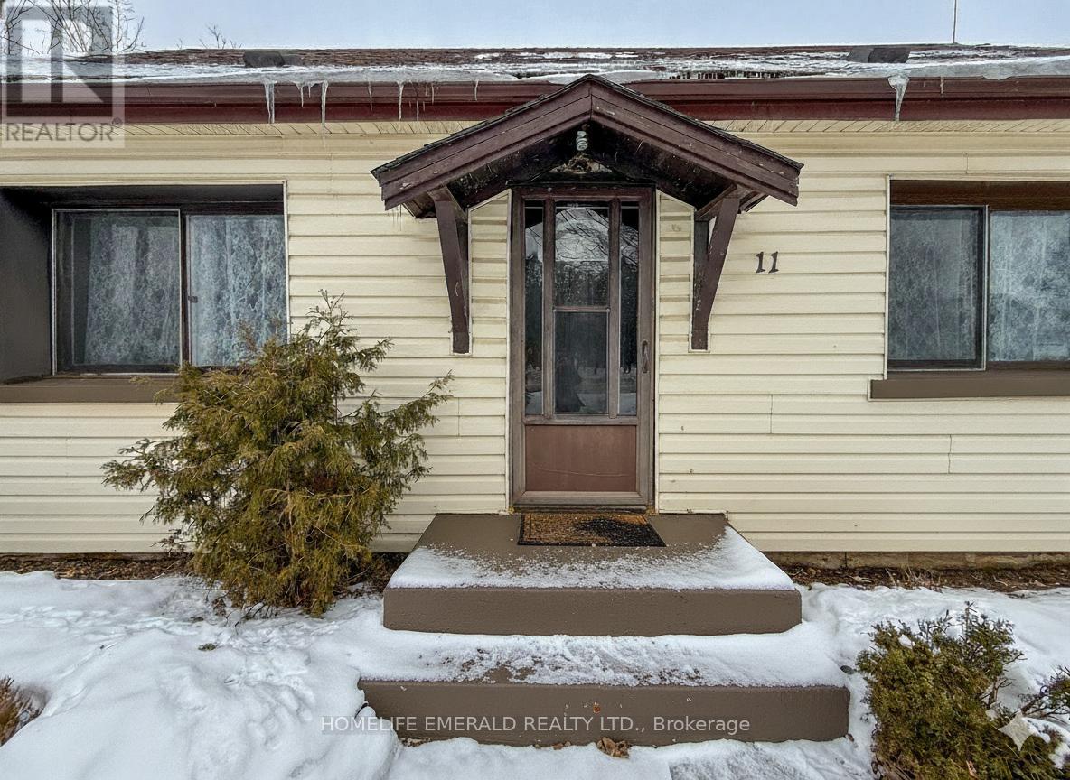 11 Centre Street, Essa, Ontario  L0M 1B0 - Photo 2 - N12694202