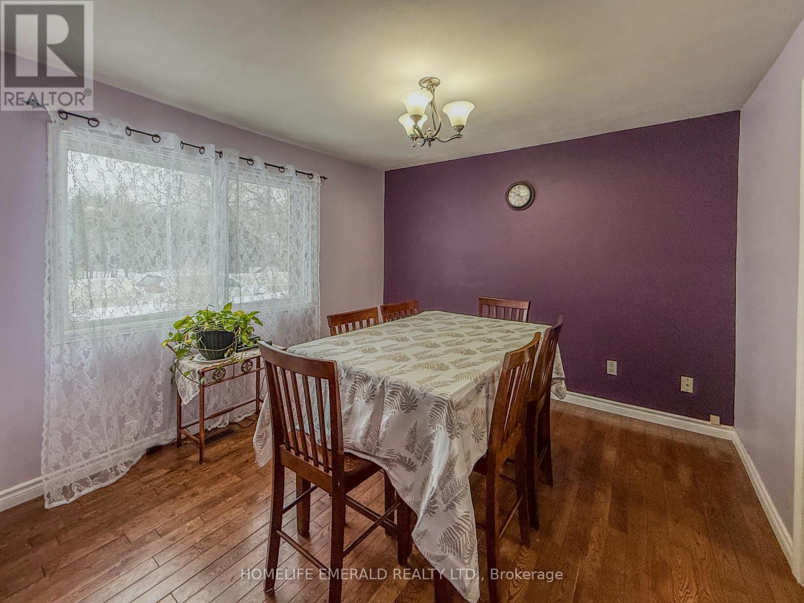 11 Centre Street, Essa, Ontario  L0M 1B0 - Photo 8 - N12694202