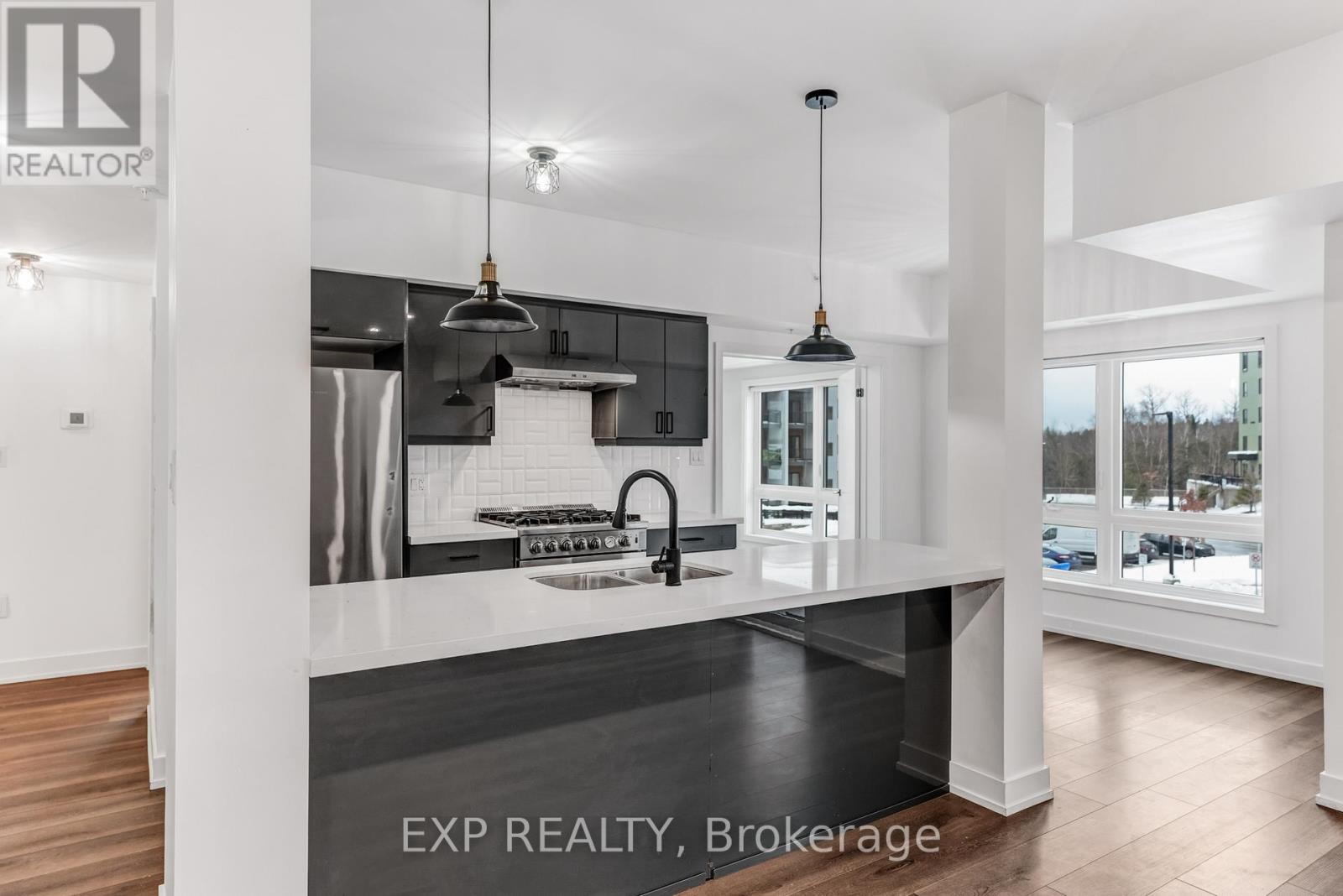 101 - 4 Spice Way, Barrie, Ontario  L9J 0M2 - Photo 12 - S12694236