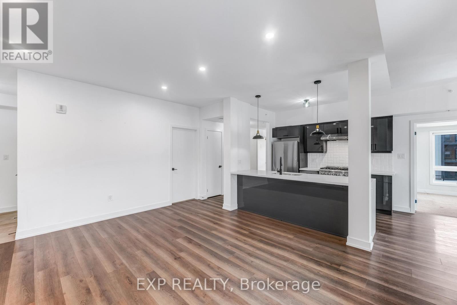 101 - 4 Spice Way, Barrie, Ontario  L9J 0M2 - Photo 10 - S12694236