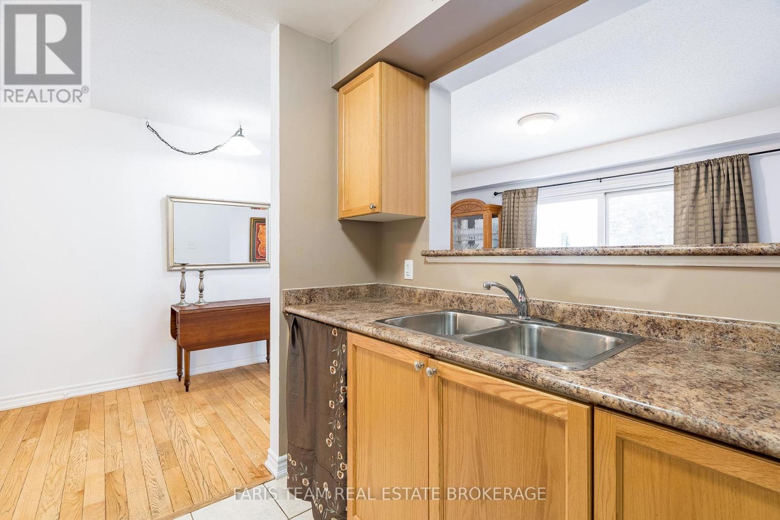 37 Southwoods Crescent, Barrie, Ontario  L4N 9P8 - Photo 9 - S12694266