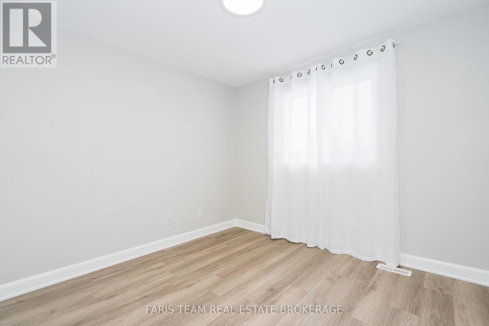 214 Huronia Road, Barrie, Ontario  L4N 8A7 - Photo 22 - S12694276