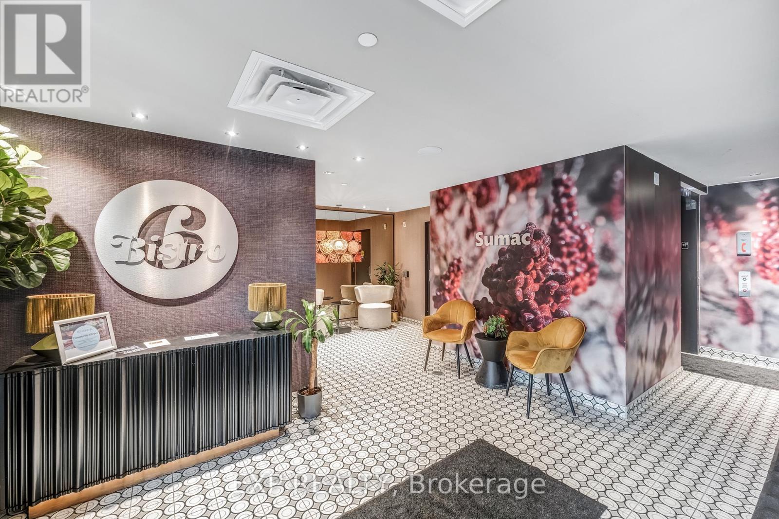 101 - 4 Spice Way, Barrie, Ontario  L9J 0M2 - Photo 2 - S12694236