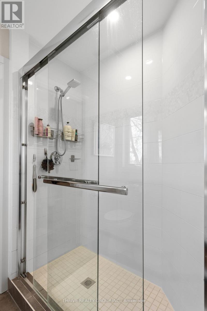 Photo 25 of 47 for 5 - 727 Apricot Drive