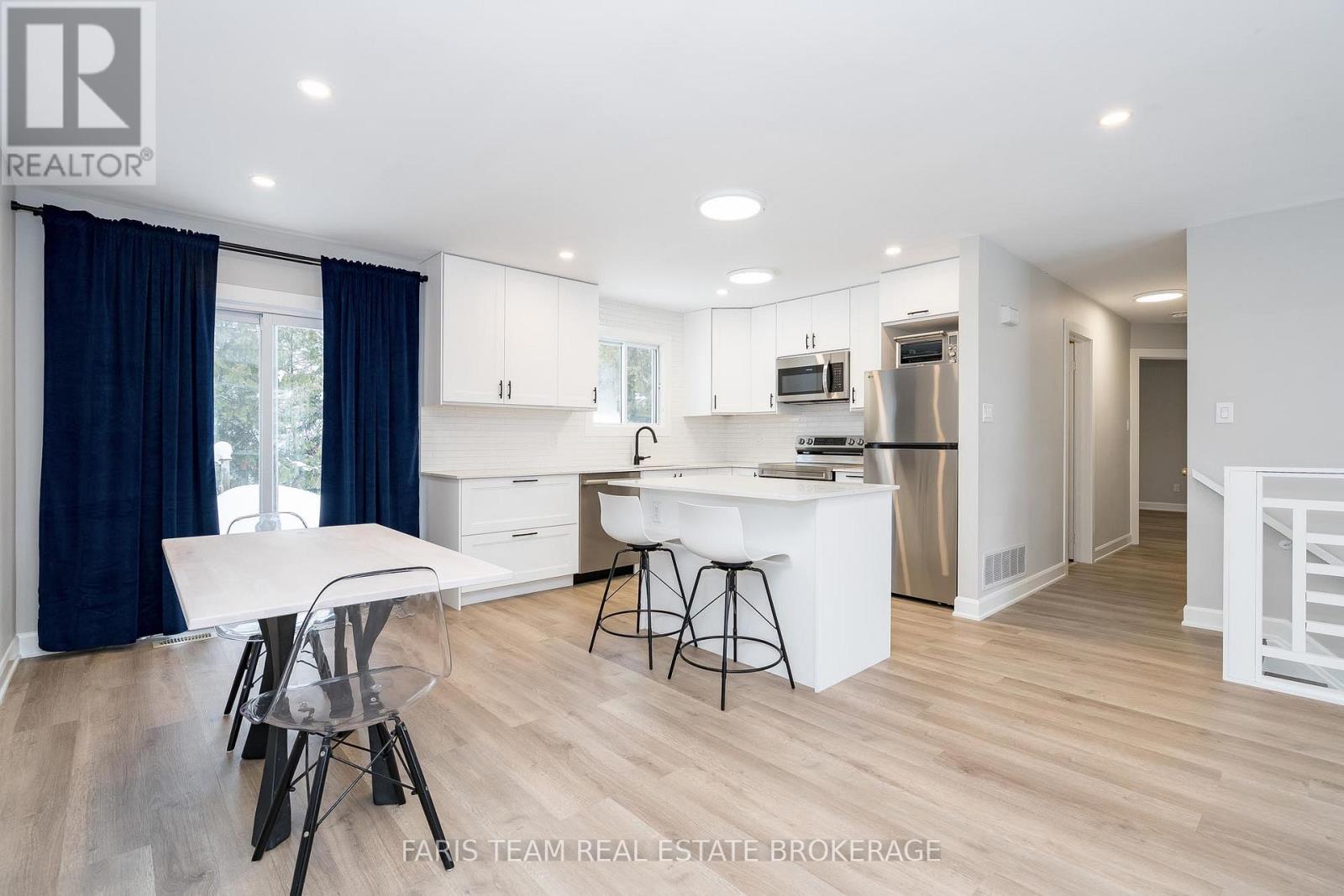 214 Huronia Road, Barrie, Ontario  L4N 8A7 - Photo 10 - S12694276