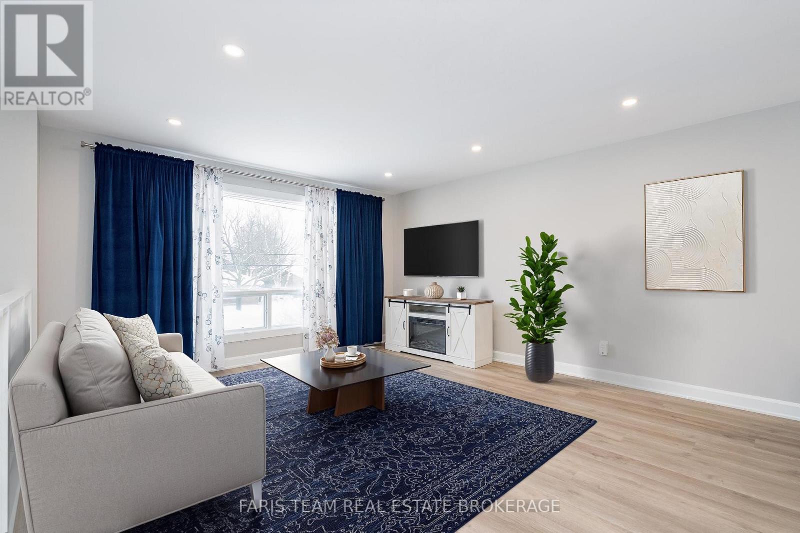 214 Huronia Road, Barrie, Ontario  L4N 8A7 - Photo 11 - S12694276