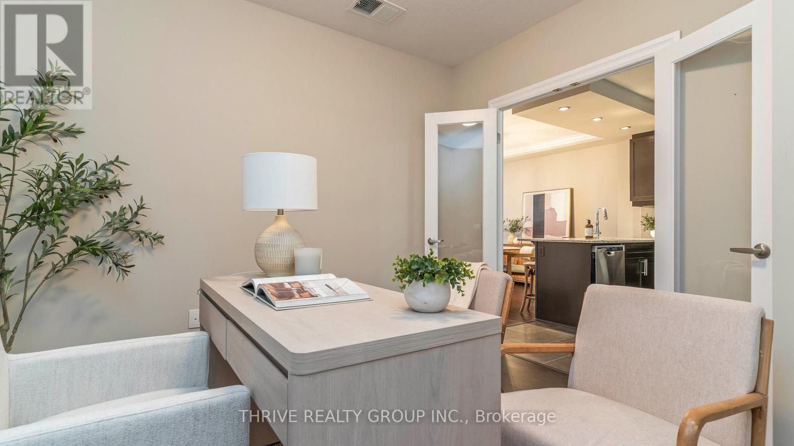 401 - 240 Villagewalk Boulevard, London North, Ontario  N6G 0P6 - Photo 10 - X12694306