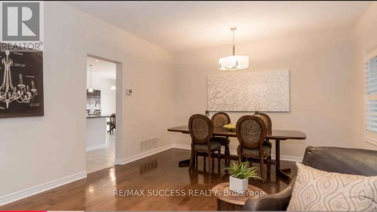 5847 Summerside Drive, Mississauga, Ontario  L5M 6J5 - Photo 12 - W12595326