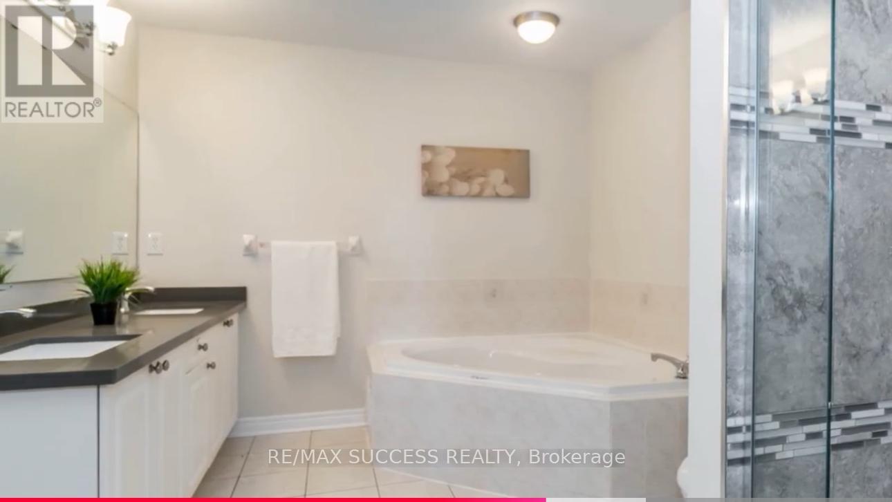 5847 Summerside Drive, Mississauga, Ontario  L5M 6J5 - Photo 16 - W12595326