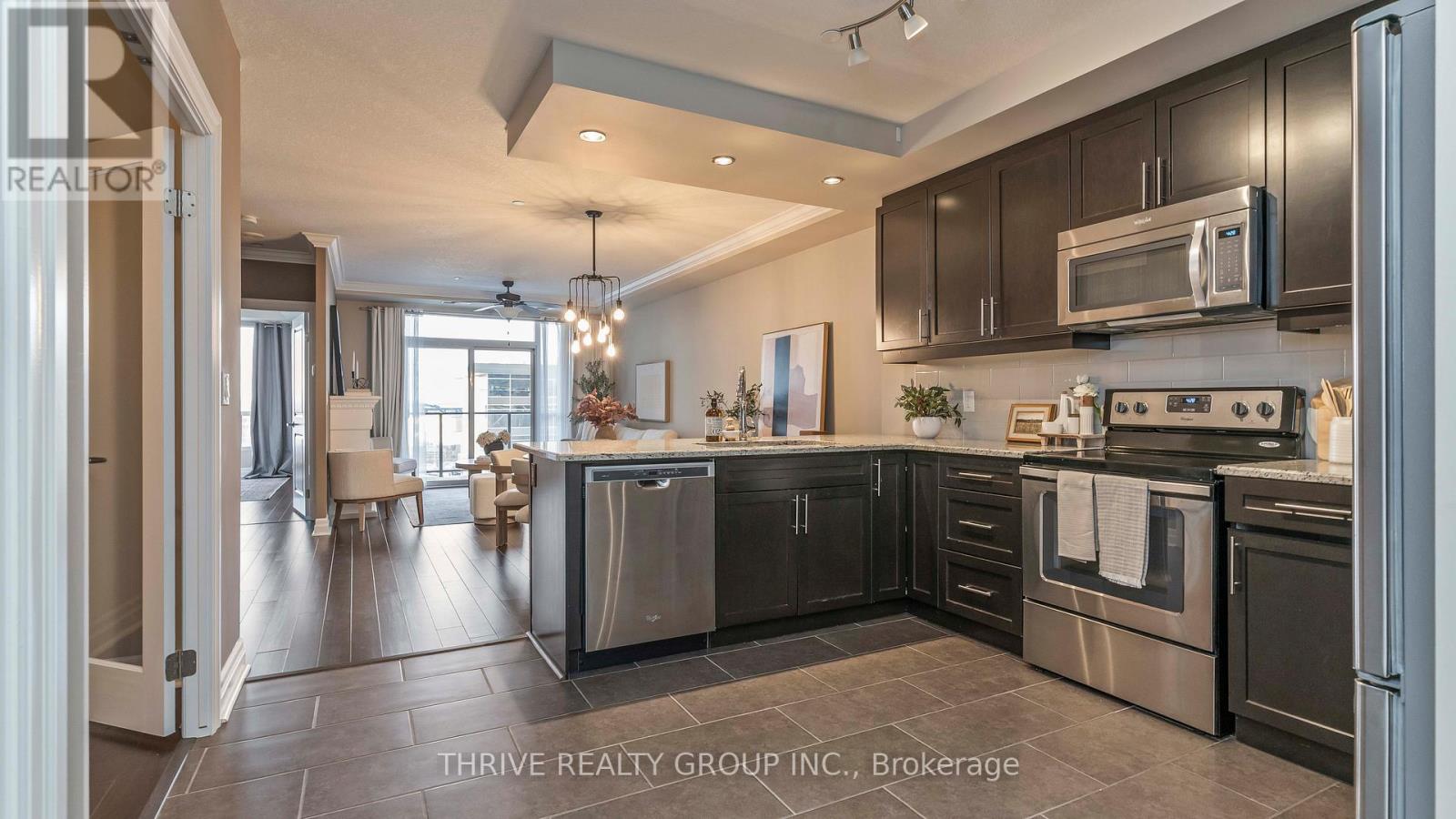 401 - 240 Villagewalk Boulevard, London North, Ontario  N6G 0P6 - Photo 6 - X12694306