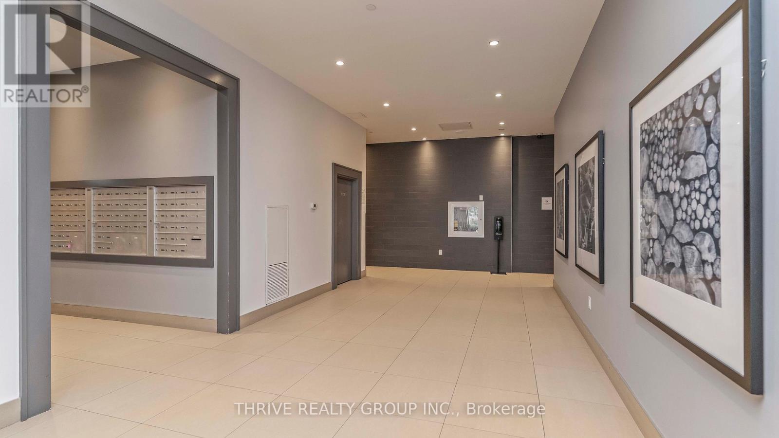 401 - 240 Villagewalk Boulevard, London North, Ontario  N6G 0P6 - Photo 4 - X12694306