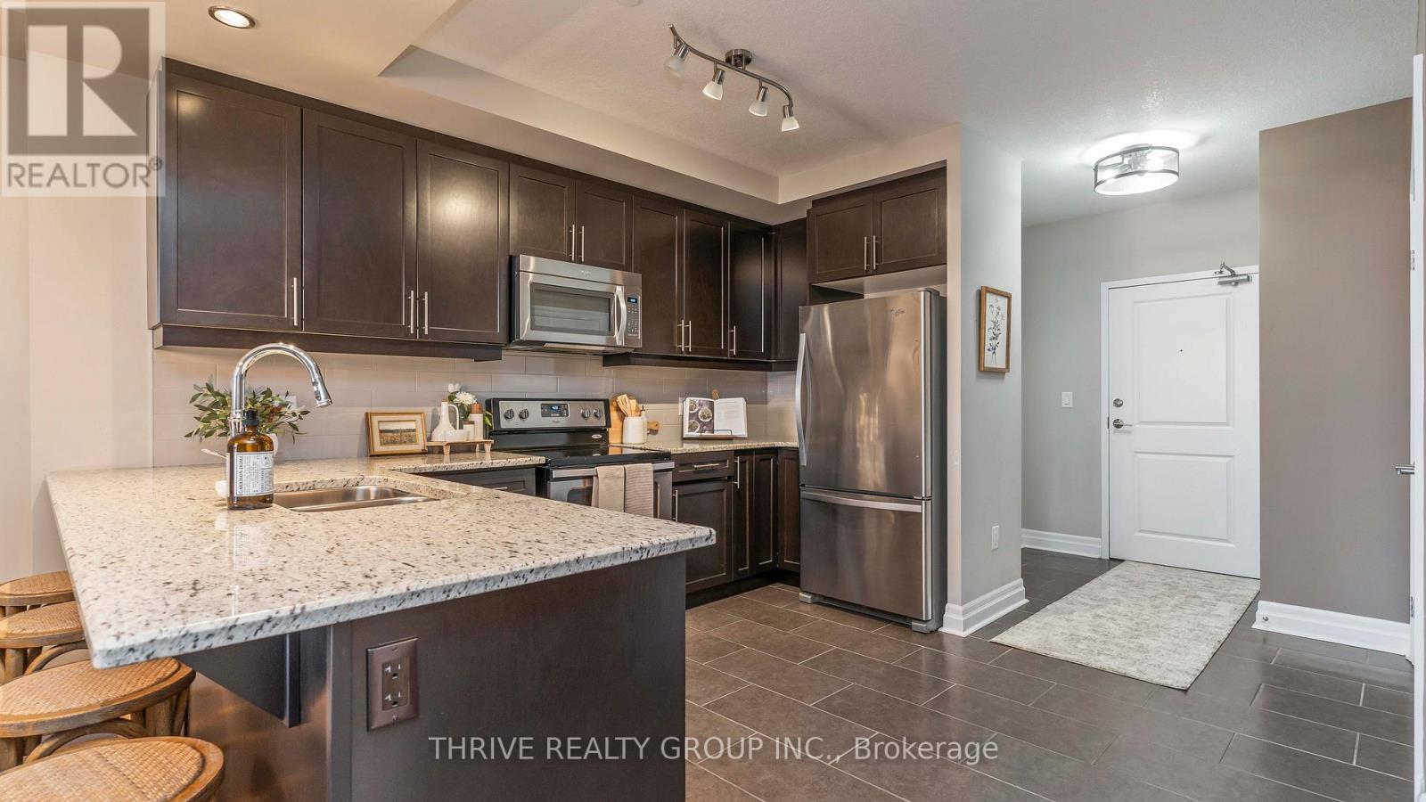 401 - 240 Villagewalk Boulevard, London North, Ontario  N6G 0P6 - Photo 7 - X12694306