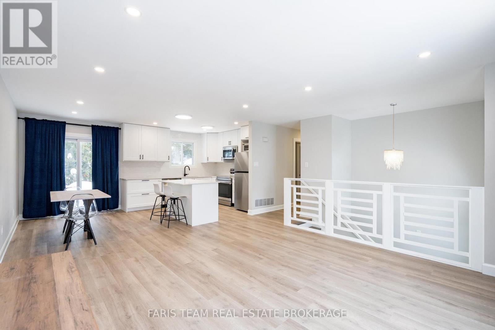 214 Huronia Road, Barrie, Ontario  L4N 8A7 - Photo 14 - S12694276